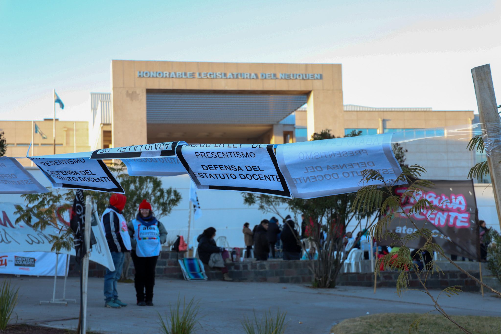 Con el presentismo en las escuelas aprobado, ahora buscan la misma regla para los diputados.&nbsp;