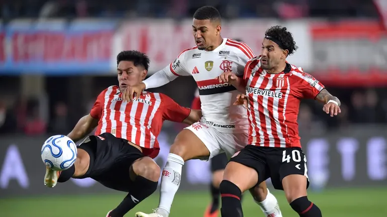 Estudiantes de La Plata enfrenta a Flamengo en el partido de vuelta por las semifinales.