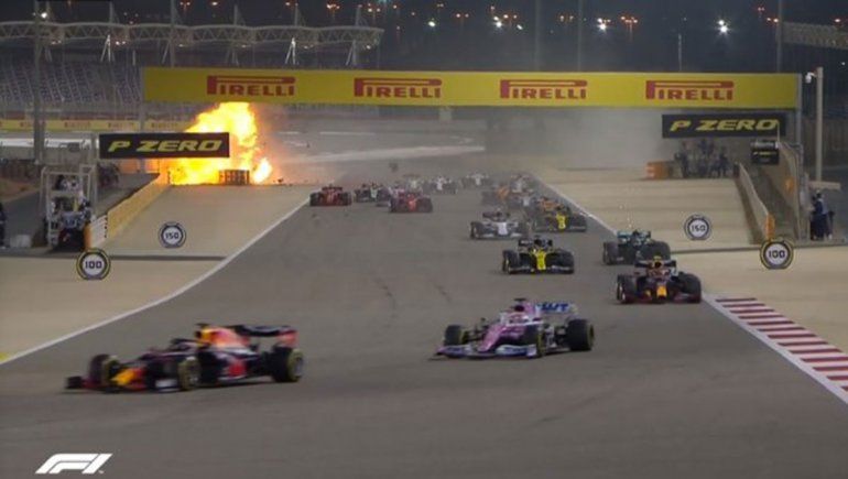 Impresionante accidente en la Fórmula 1: un auto atravesó el guardrail, se partió al medio y explotó