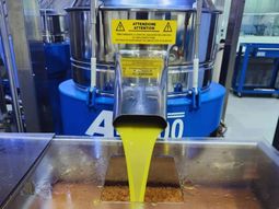 La innovación convierte el 80% del descarte de la aceituna en un producto con propiedades antioxidantes que fortalece el sistema inmune animal y agrega valor a la cadena olivícola. La innovación convierte el 80% del descarte de la aceituna en un producto con propiedades antioxidantes que fortalece el sistema inmune animal y agrega valor a la cadena olivícola.