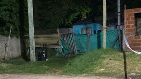 El nene fue quien dio aviso tras el hallazgo en la casa de Claypole, lo que permitió iniciar la investigación. | LM Neuquen El nene fue quien dio aviso tras el hallazgo en la casa de Claypole, lo que permitió iniciar la investigación.