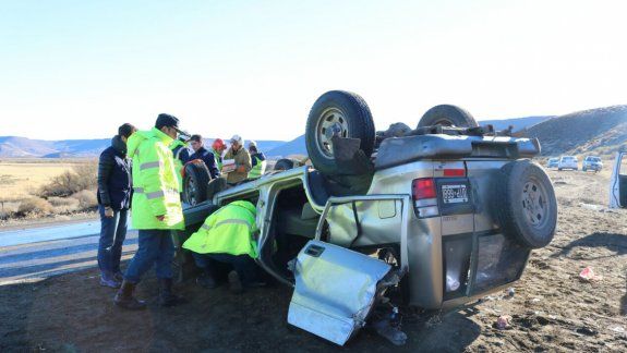 Ruta 234: tres mujeres heridas tras derrapar por el hielo y volcar