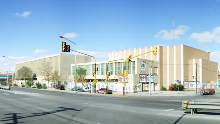 El menor de edad que llevó el arma no está yendo a la escuela. El menor de edad que llevó el arma no está yendo a la escuela.