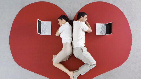 Tener un proyecto en común, irse a vivir juntos, es siempre el mejor pasaje al éxito de cualquier pareja en el mundo, sea virtual o real.&nbsp;