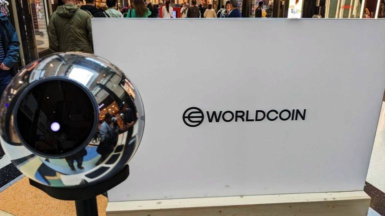 El dispositivo de la empresa Worldcoin para el escaneo de iris. El dispositivo de la empresa Worldcoin para el escaneo de iris.