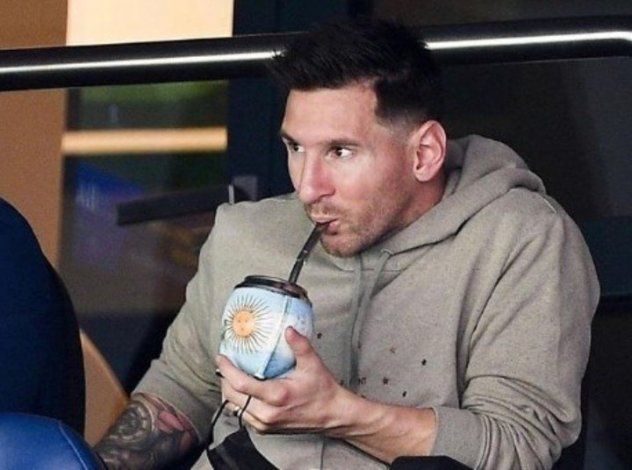 El mate, uno de los grandes compañeros de Messi en su vida. El mate, uno de los grandes compañeros de Messi en su vida.