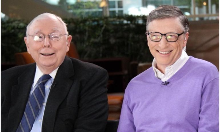 Bill Gates junto a su amigo Warren Buffett. Bill Gates junto a su amigo Warren Buffett.