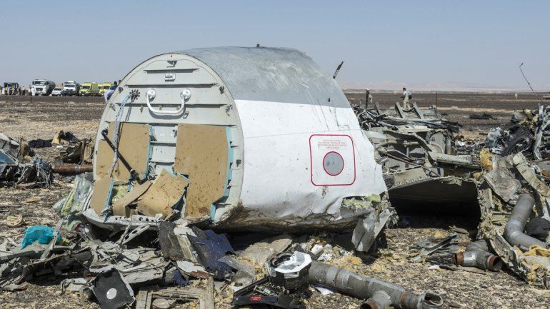 Los restos del avión del vuelo KGL9268 quedaron desperdigados en un radio de 20 km2 en la provincia de Sinaí