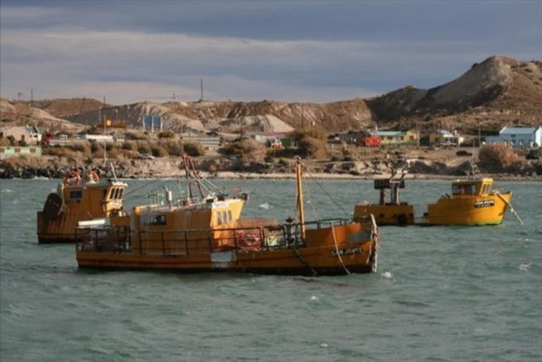 Los pesqueros de Caleta Córdova, el puerto de mar que marca el inicio del recorrido por la Patagonia Azul.