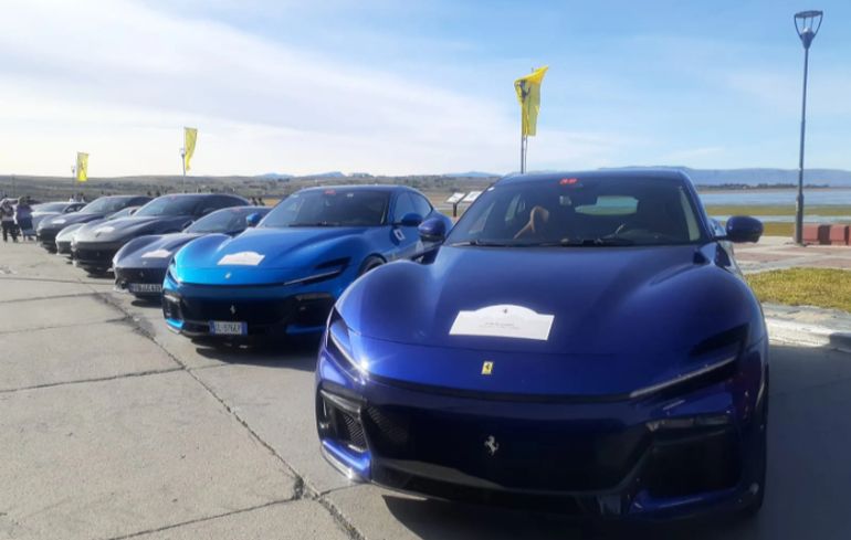 Las Ferraris en la costanera de El Calafate. Las Ferraris en la costanera de El Calafate.