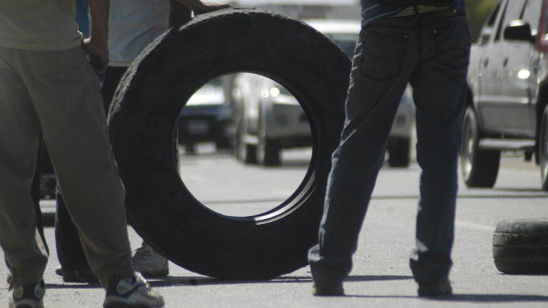 Desocupados cortan la Ruta 22 en Zapala