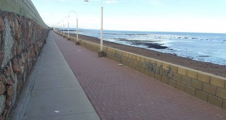 Santa Cruz: lLa costanera de Caleta Olivia, en permanente riesgo por el accionar erosivo del mar. Santa Cruz: lLa costanera de Caleta Olivia, en permanente riesgo por el accionar erosivo del mar.