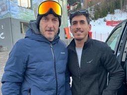 Martín junto a Francesco Totti, capitán histórico de la Roma y campeón del mundo con Italia en 2006. Martín junto a Francesco Totti, capitán histórico de la Roma y campeón del mundo con Italia en 2006.