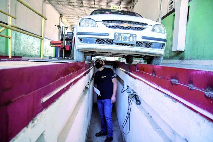 Para que se lleva a cabo la revisión, el vehículo debe tener limpia la carrocería y también el chasis. Para que se lleva a cabo la revisión, el vehículo debe tener limpia la carrocería y también el chasis.