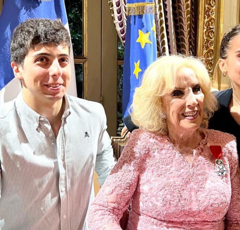 Rocco, junto a su abuela, Mirtha Legrand. Rocco, junto a su abuela, Mirtha Legrand.