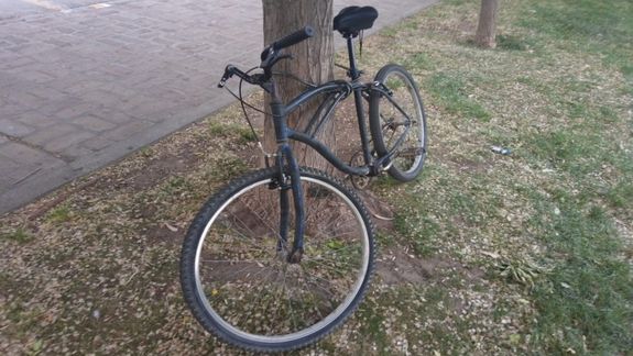 Ató la bici para hacer un trámite y cuando salió ya no estaba