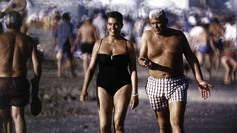 La foto que José Luis Cabezá le sacó a Alfredo Yabrán en la playa de Pinamar y que le costó la vida. Foto: José Luis Cabezas. La foto que José Luis Cabezá le sacó a Alfredo Yabrán en la playa de Pinamar y que le costó la vida. Foto: José Luis Cabezas.