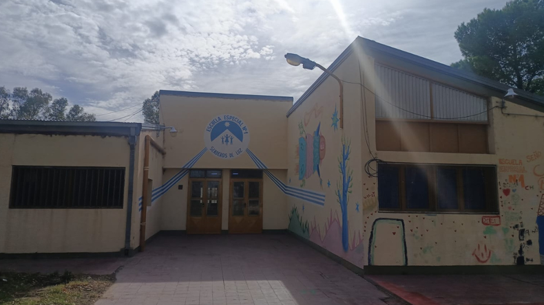 Explosión en la escuela especial un día antes del inicio de clases: evacuaron a docentes, auxiliares y padres