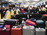 Decenas de pasajeros varados en Aeroparque por un reclamo gremial