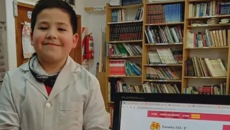 Benjamín Castillo fue premiado como el niño más lector de Neuquén