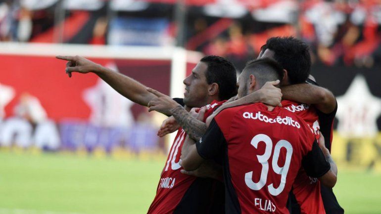 Ignacio Scocco.&nbsp;El goleador de la Lepra no quiere perder el tren de los punteros.