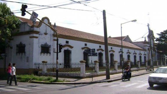 En el liceo reina un total descontrol, los cadetes mandan sobre los chicos. Esto pudo ser otro caso Carrasco, advirtió el papá del joven agredido.