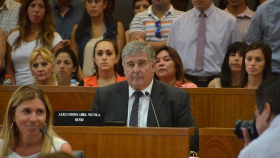 Nicola acusó a Pechi de no querer bajar la tarifa de luz