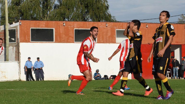 El Rojo neuquino perdía 2 a 0, lo dio vuelta y es líder del Federal A