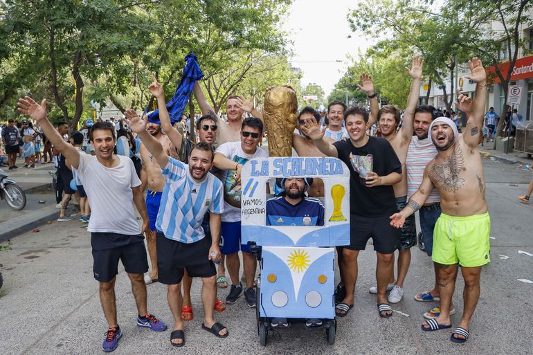 Facundo Casas y su festejo con la Scaloneta en Cipolletti.