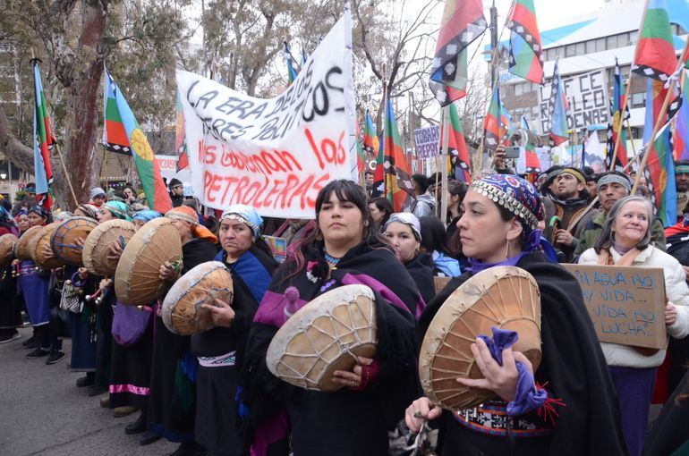 Movilización contra el desalojo mapuche en Casa de Gobierno: en 15 imágenes