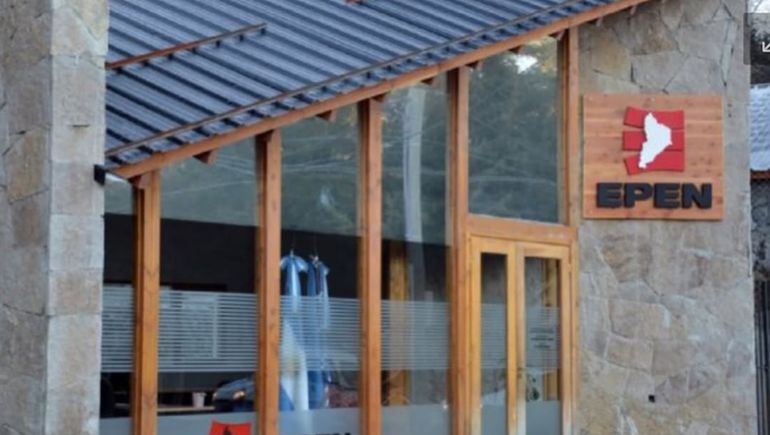 Siguen sumándose denuncias contra el empleado del EPEN acusado de estafar a vecinos de Villa La Angostura