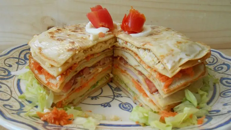 La torre de panqueques, un plato indiscutido para las fiestas y también para el resto del año. Fresco y delicioso. La torre de panqueques, un plato indiscutido para las fiestas y también para el resto del año. Fresco y delicioso.