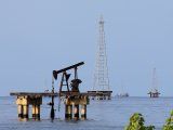 FOTO DE ARCHIVO: Instalaciones petroleras, en el Lago de Maracaibo en Cabimas, Venezuela. 29 de enero de 2019. REUTERS/Isaac Urrutia/