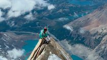 Uno de los escaladores rusos a punto de saltar desde el Chaltén. Uno de los escaladores rusos a punto de saltar desde el Chaltén.
