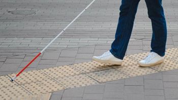 Tras fingir su cegura para cobrar una pensión por invalidez, el hombre de nacionalidad italiana deberá pagar una suma millonario al estado que lo acusó de fraude. Tras fingir su cegura para cobrar una pensión por invalidez, el hombre de nacionalidad italiana deberá pagar una suma millonario al estado que lo acusó de fraude.