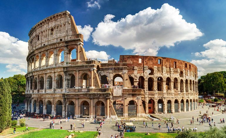 El Coliseo de Roma, una de las 7 maravillas del mundo. El Coliseo de Roma, una de las 7 maravillas del mundo.