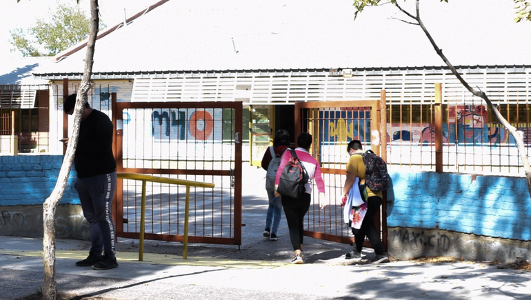 Qué dijo Educación sobre el reclamo de alumnos y docentes del CPEM 40