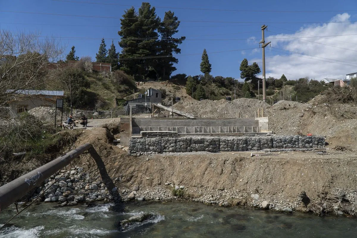 Bariloche destinará el bono petrolero al puente Wiederhold. Bariloche destinará el bono petrolero al puente Wiederhold.