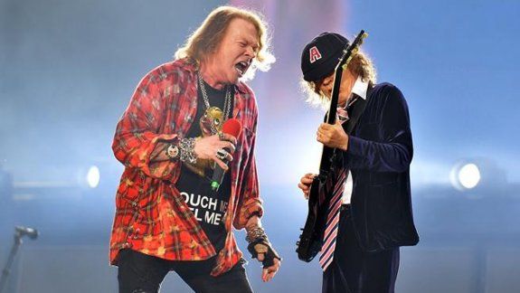 Actualmente, el cantante&nbsp; se encuentra de gira por Europa con AC/DC y con la segunda vuelta de los Guns.