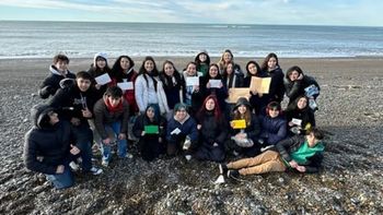 Alumnos de sexto año del Colegio Universitario Patagónico de Comodoro Rivadavia. Alumnos de sexto año del Colegio Universitario Patagónico de Comodoro Rivadavia.