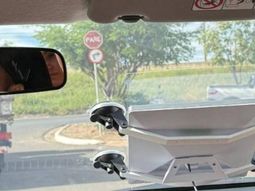 Esta prohibido colocar las antenas de Starlink en los parabrisas de los autos. Esta prohibido colocar las antenas de Starlink en los parabrisas de los autos.