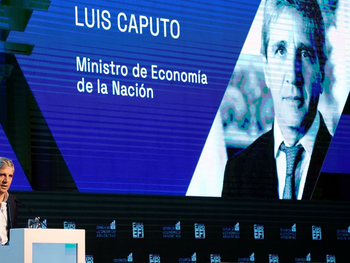 Luis Caputo en un corto ciclo de deuda para ganar las elecciones