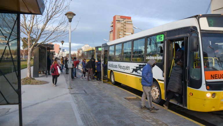 El transporte público estará solo habilitado para los trabajadores esenciales sobre el aislamiento.