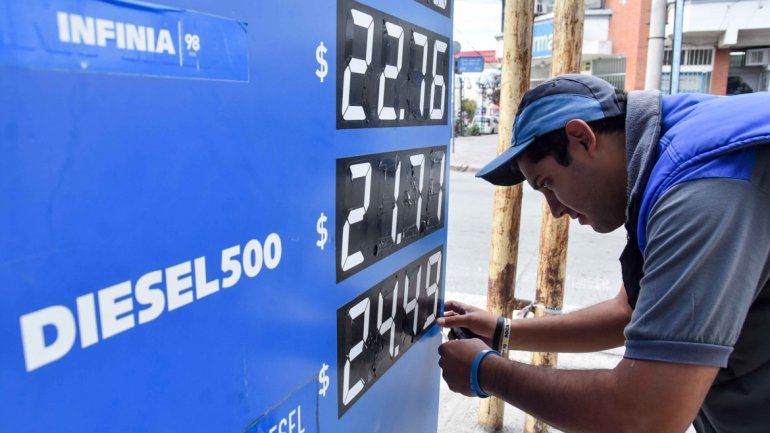 Gobierno y petroleras acordaron suspender el aumento de las naftas