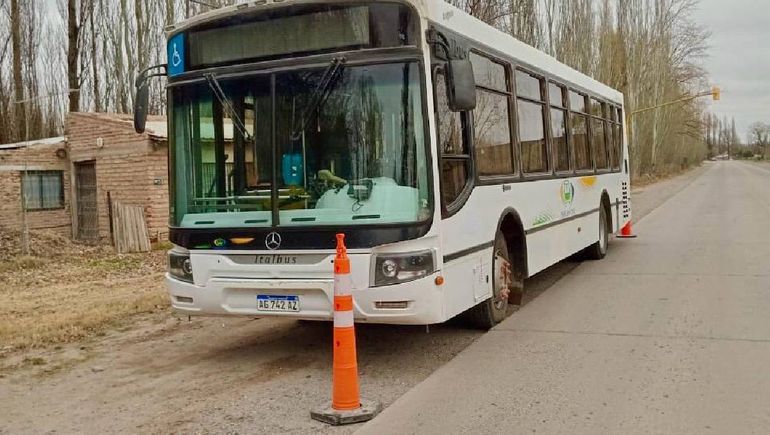 Un colectivero dio alcoholemia positiva en el puente Centenario-Cinco Saltos-