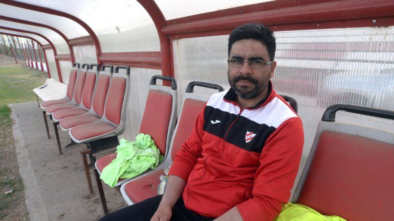 El entrenador del Rojo pudo dejar al equipo en el Federal A tras un año de los más difíciles en la categoría.