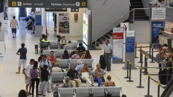 El aeropuerto Juan Domingo Perón se prepara para el aumento de la cantidad de vuelos hacia Neuquén.