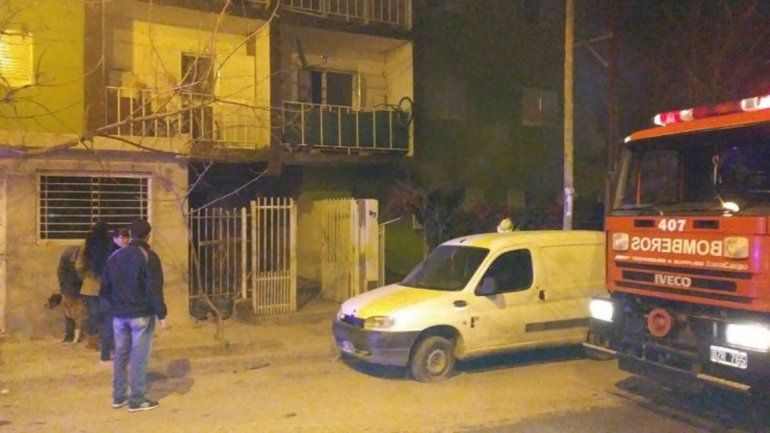 Los bomberos lucharon contra las llamas en Gregorio Álvarez.