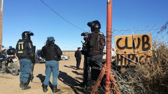 maltrato animal: 6 detenidos y el rescate de tres galgos al frustrar una carrera en plaza huincul