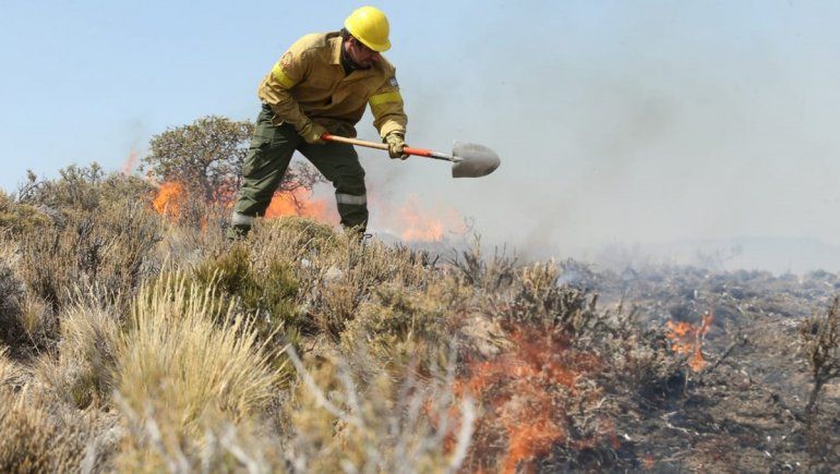 Incendios a la orden por la sequía, los vientos y el calor